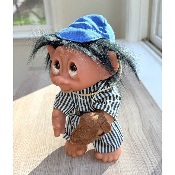 Navy White Striped Baseball Player Pitcher Norfin Dam Troll 1977 - Picture 2 of 11